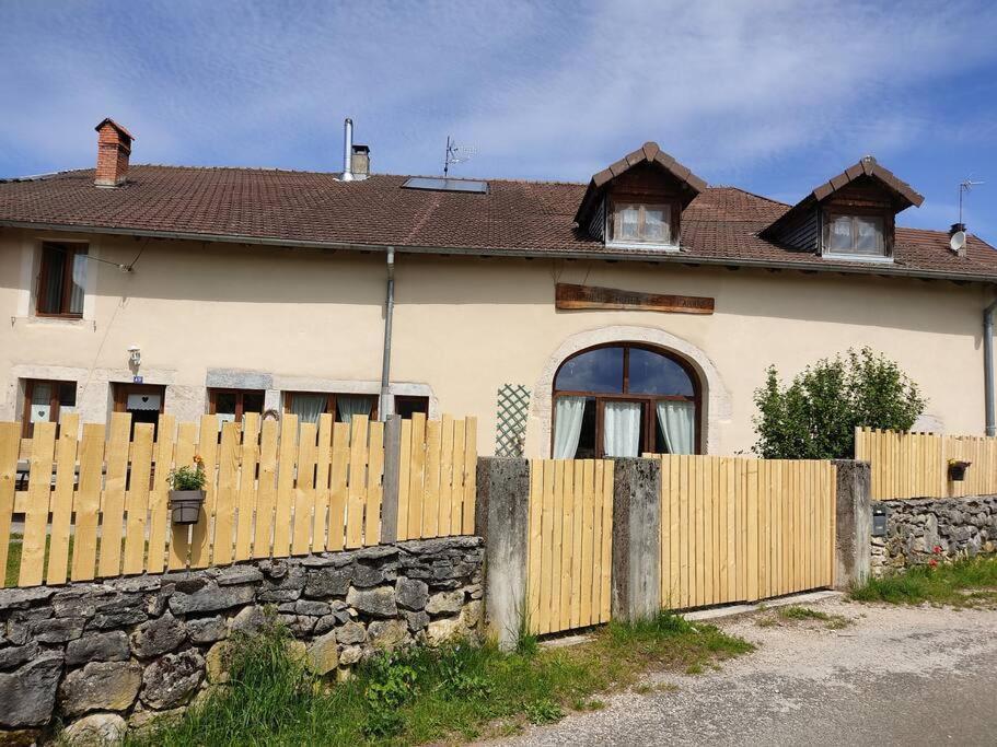 Les Cabanes De Pellier Charcier Exteriör bild